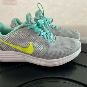 Nike Sneakers EUC sz 6